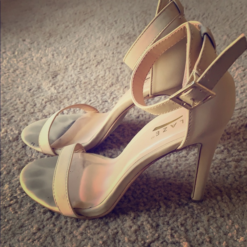 Super cute nude heels